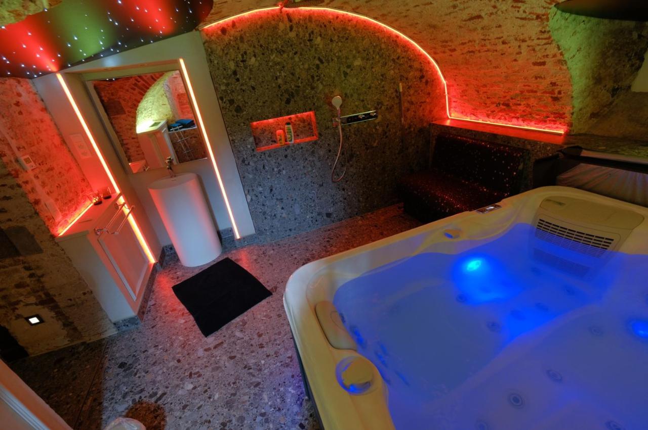 Bed and Breakfast Secret Jacuzzi Mons - Parking Prive Gratuit Экстерьер фото
