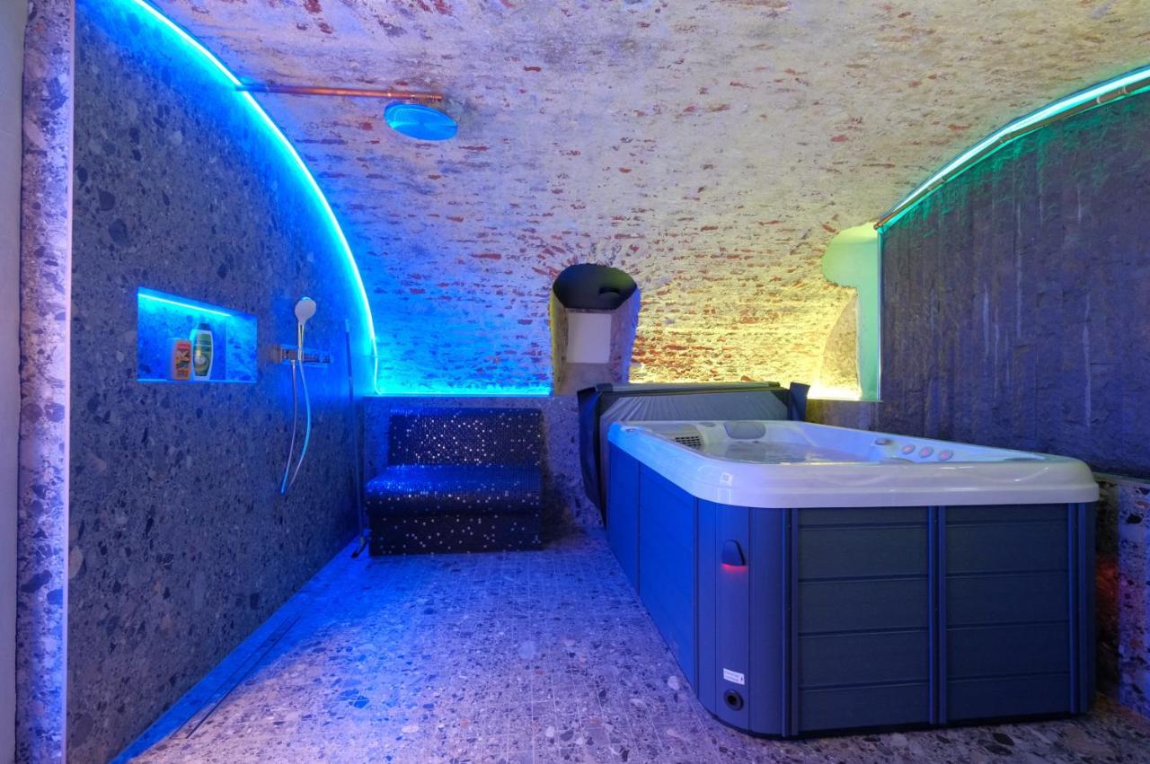 Bed and Breakfast Secret Jacuzzi Mons - Parking Prive Gratuit Экстерьер фото